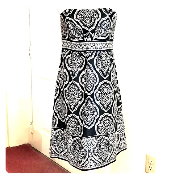 White House Black Market Dresses & Skirts - NWT WHBM Strapless Midi Dress